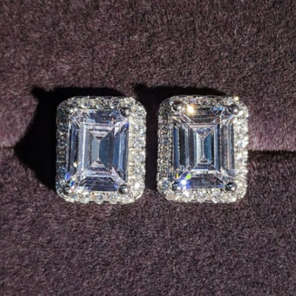 NEW 18K White Gold Diamond Halo Stud Earrings